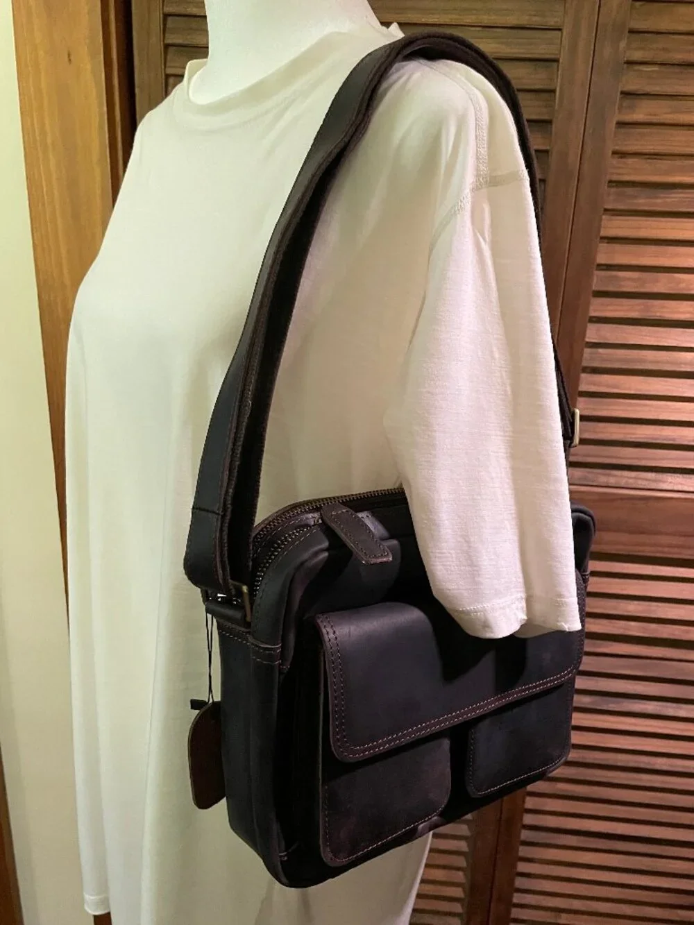Men's Dark Brown Leather Messenger Bag W/ Multiple Zippered Pockets (NWOT)